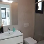 Βίλα Luxury With Heated Pool, Jacuzzi & Rooftop Lounge *