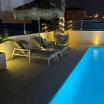 Luxury With Heated Pool, Jacuzzi & Rooftop Lounge Τορεβιέχα