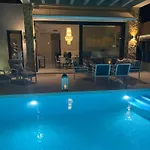 Luxury With Heated Pool, Jacuzzi & Rooftop Lounge Τορεβιέχα