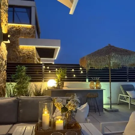 Βίλα Luxury With Heated Pool, Jacuzzi & Rooftop Lounge Τορεβιέχα