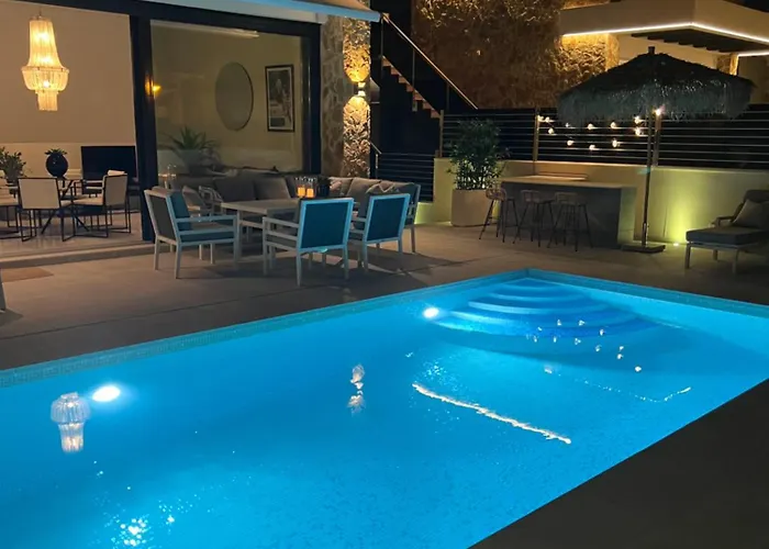 Luxury With Heated Pool, Jacuzzi & Rooftop Lounge Villa *