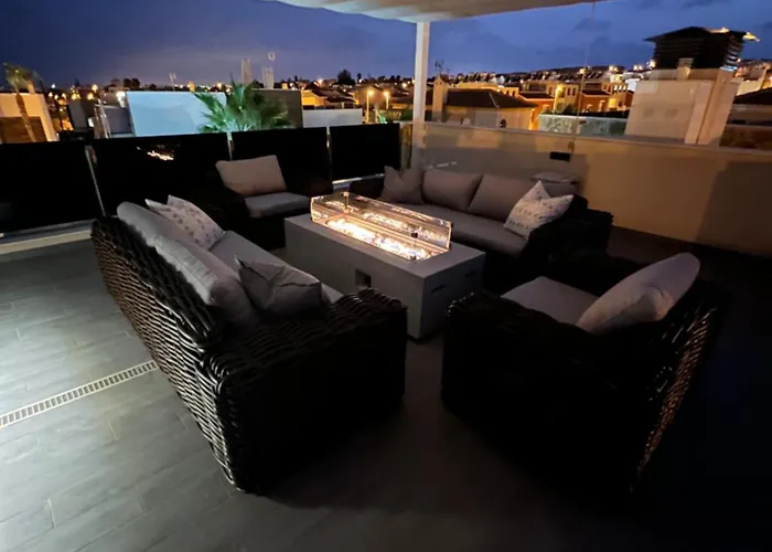 Luxury With Heated Pool, Jacuzzi & Rooftop Lounge * Torrevieja