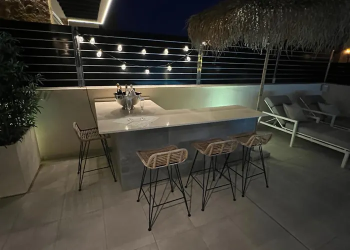 Luxury With Heated Pool, Jacuzzi & Rooftop Lounge *