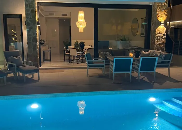 Luxury With Heated Pool, Jacuzzi & Rooftop Lounge Torrevieja