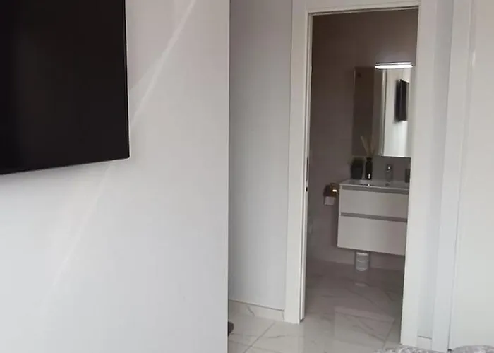 Luxury With Heated Pool, Jacuzzi & Rooftop Lounge Villa Torrevieja