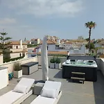 Luxury With Heated Pool, Jacuzzi & Rooftop Lounge * Torrevieja