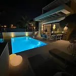 Villa Luxury With Heated Pool, Jacuzzi & Rooftop Lounge Torrevieja